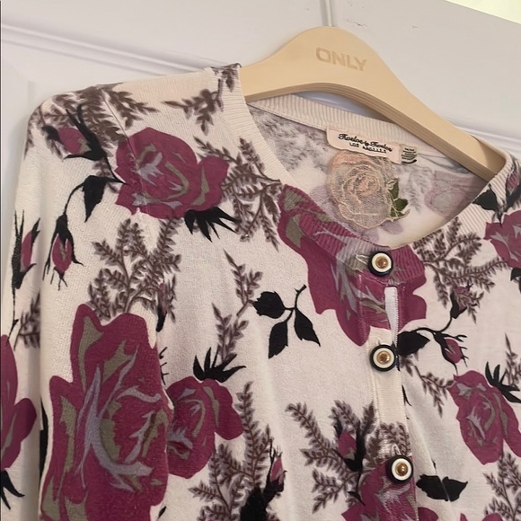 Twelve by Twelve Floral Cardigan with Black/Gold Buttons - Picture 3 of 7